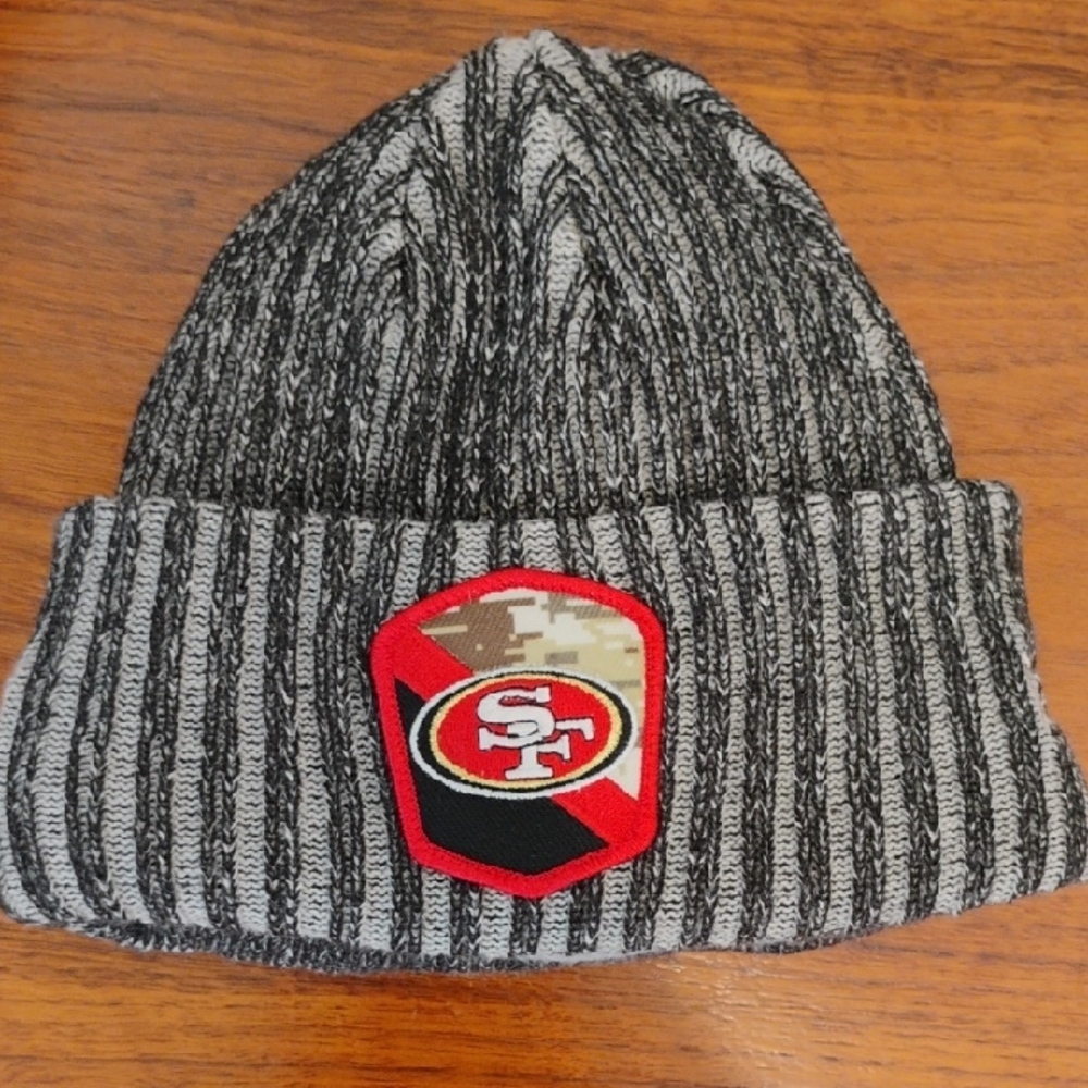 NFL San Francisco 49ers Gray & Black Knit Cuffed Beanie with Team Patch
